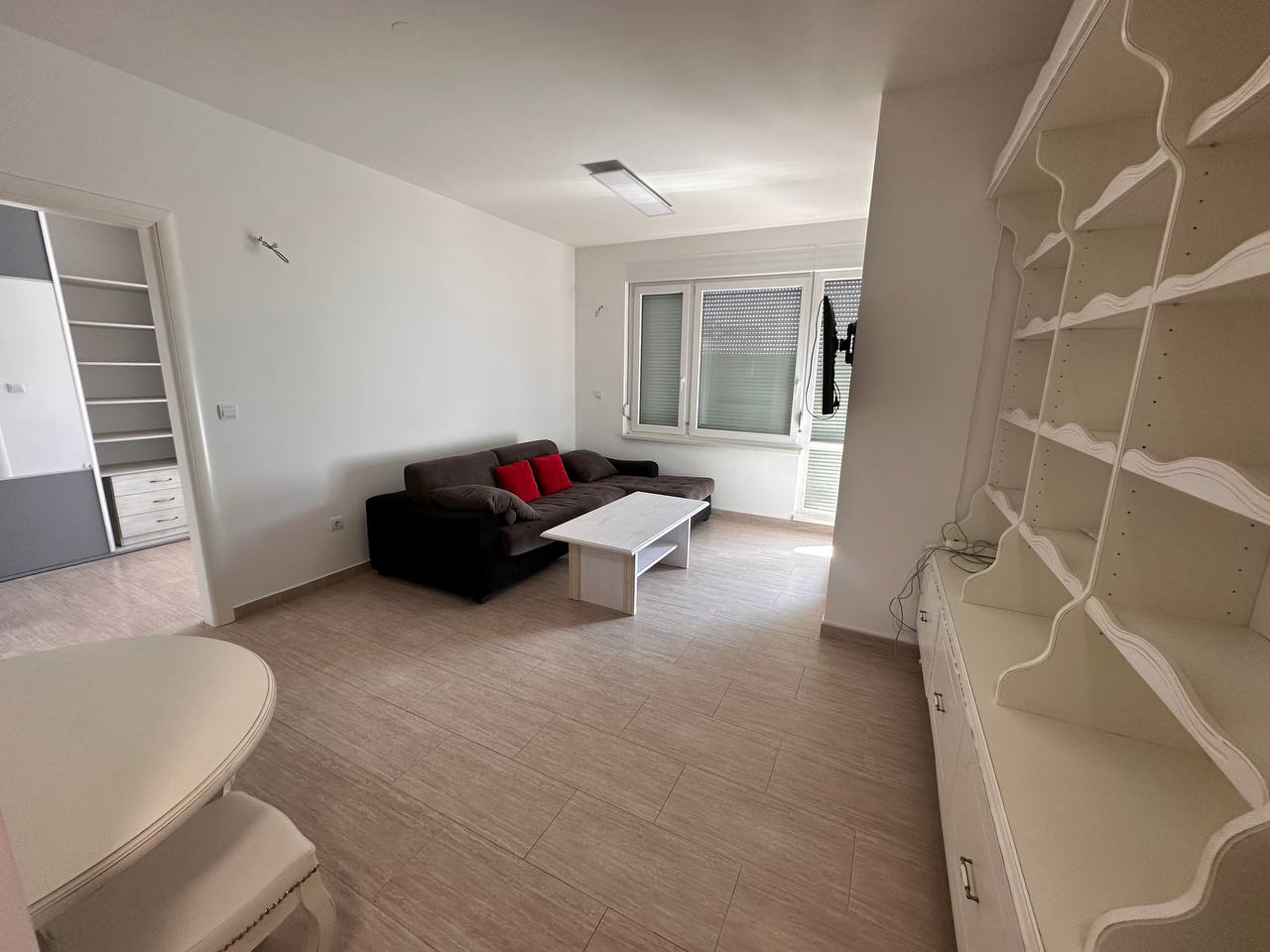 Izdaje se trosoban stan 60 m² sa garažom  Centar Banja Luka