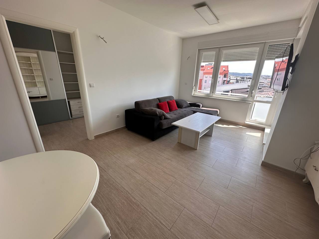 Izdaje se trosoban stan 60 m² sa garažom  Centar Banja Luka