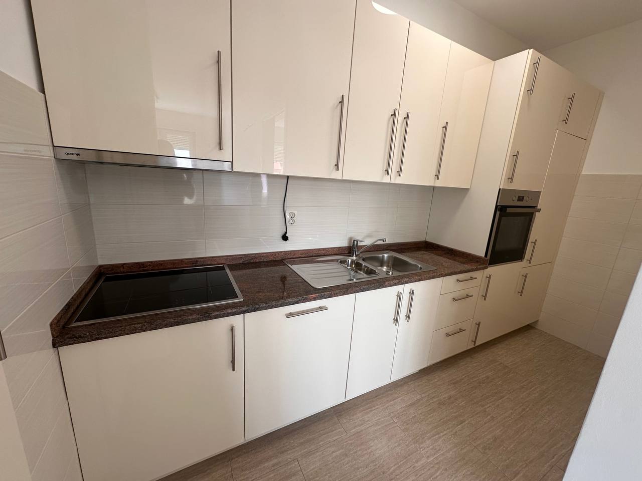Izdaje se trosoban stan 60 m² sa garažom  Centar Banja Luka