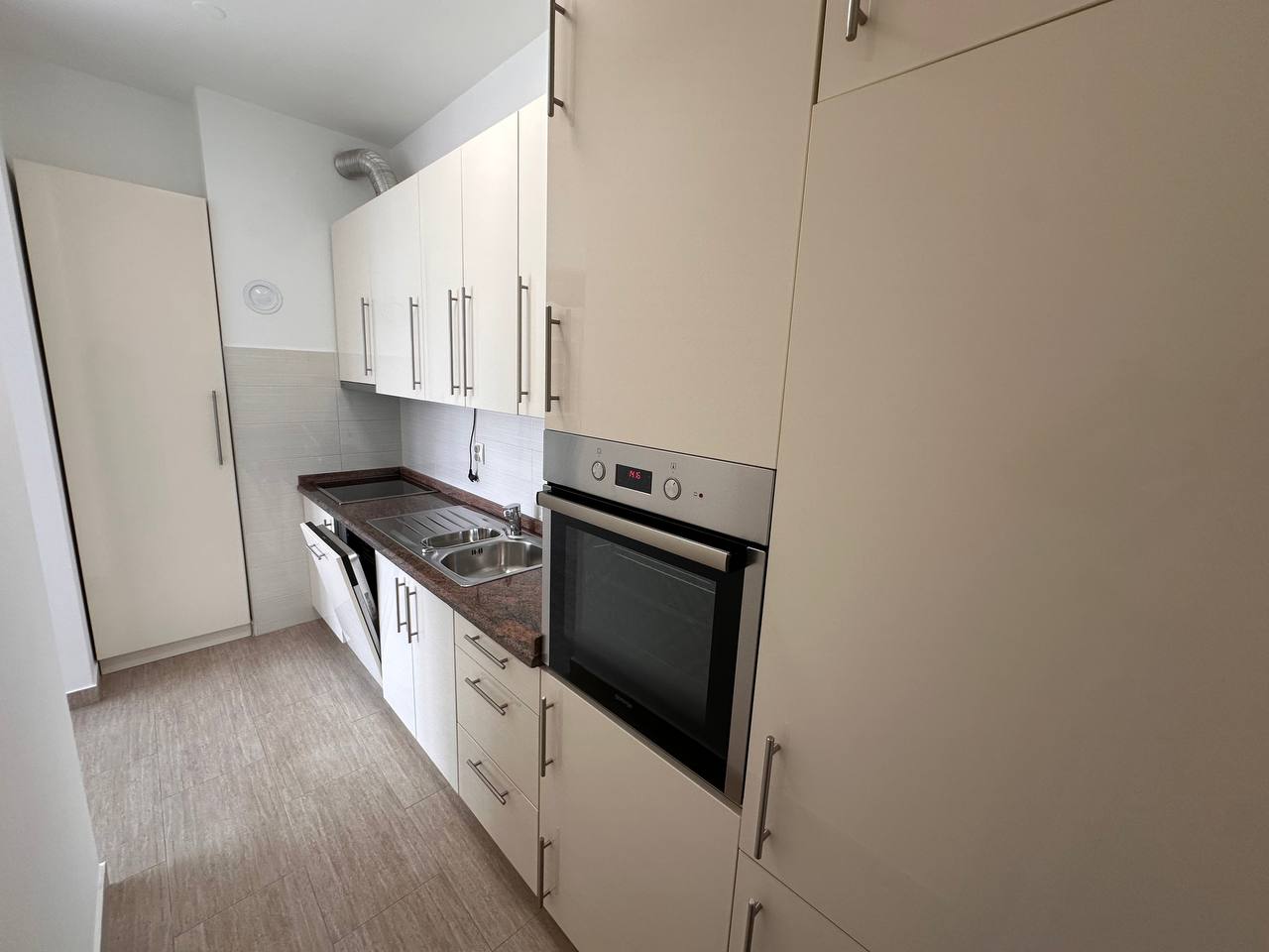 Izdaje se trosoban stan 60 m² sa garažom  Centar Banja Luka