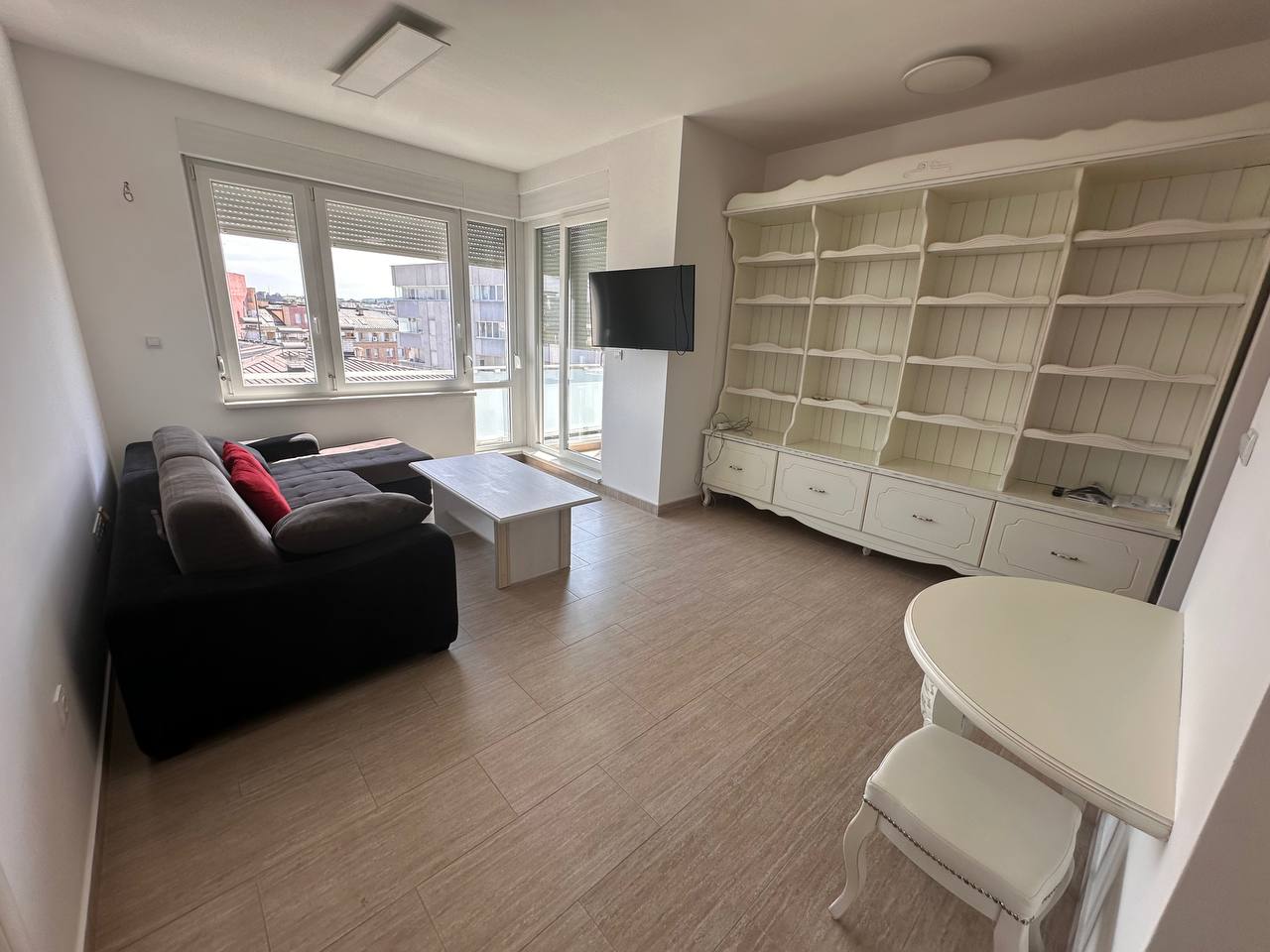 Izdaje se trosoban stan 60 m² sa garažom  Centar Banja Luka