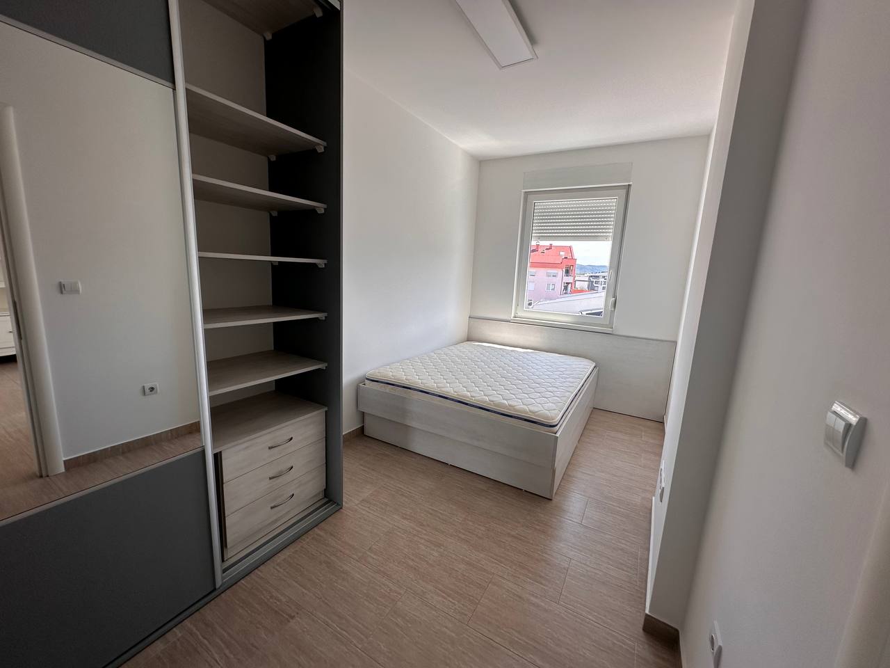 Izdaje se trosoban stan 60 m² sa garažom  Centar Banja Luka
