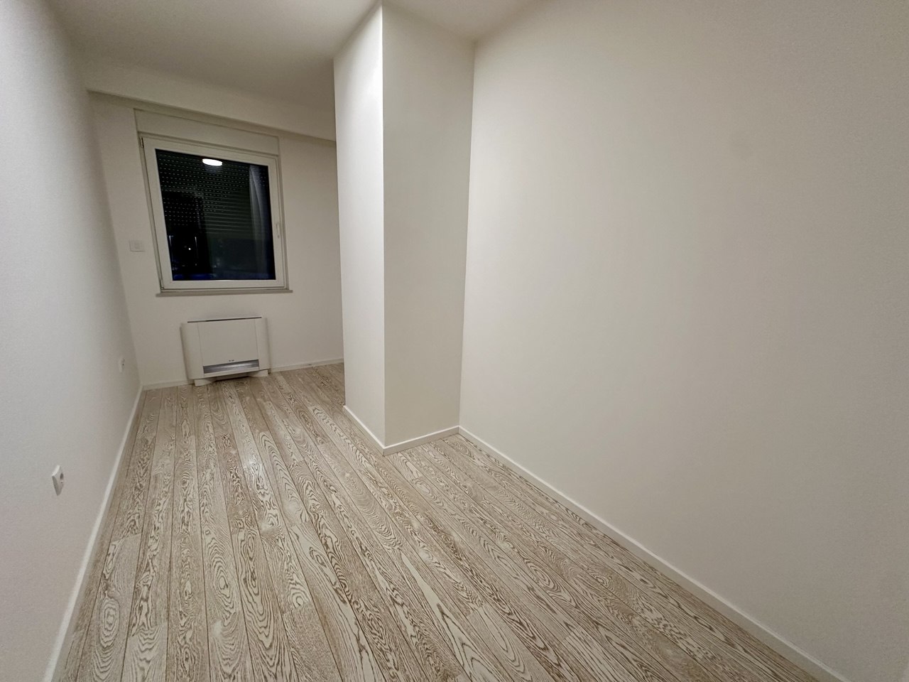 Četvorosoban polunamjesten stan 90 m² za izdavanje, pogled na park