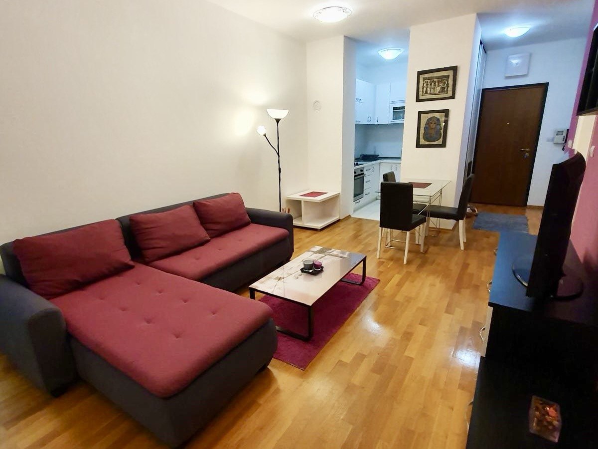  Namješten dvosoban stan 45 m² na prodaju Centar, Banja Luka