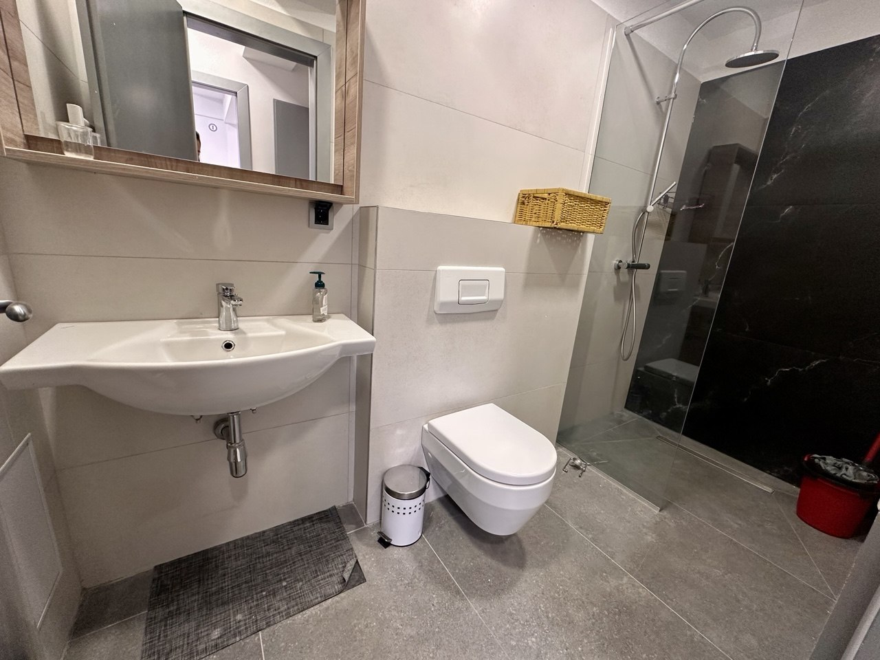 Četvorosoban stan za izdavanje u centru Banje Luke 150 m², garaža