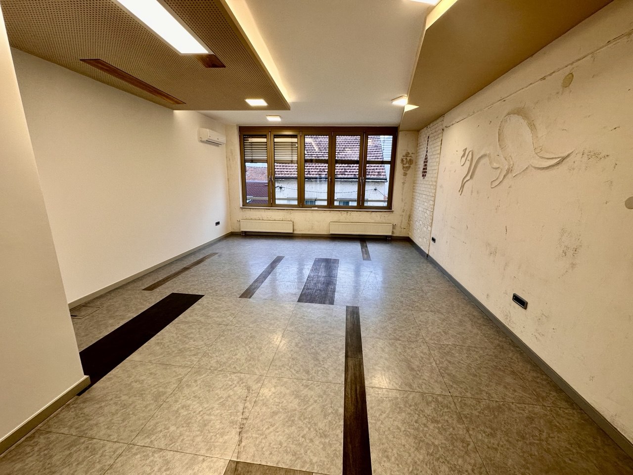Četvorosoban stan za izdavanje u centru Banje Luke 150 m², garaža