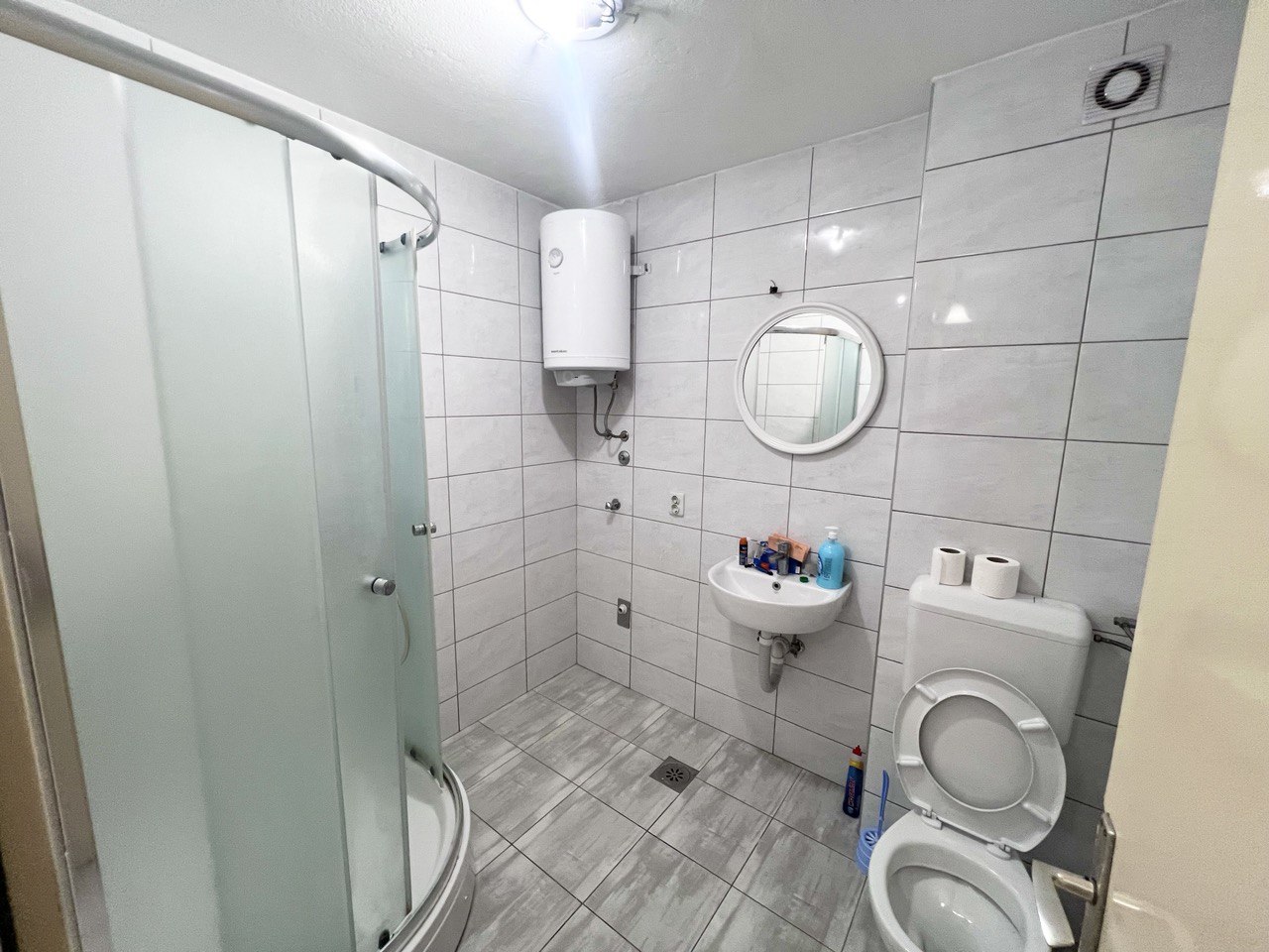 Na prodaju trosoban stan Obilićevo