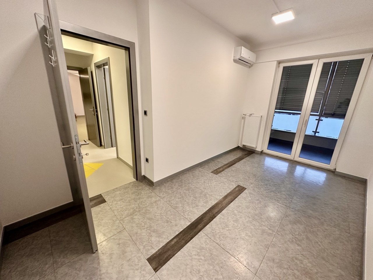 Četvorosoban stan za izdavanje u centru Banje Luke 150 m², garaža