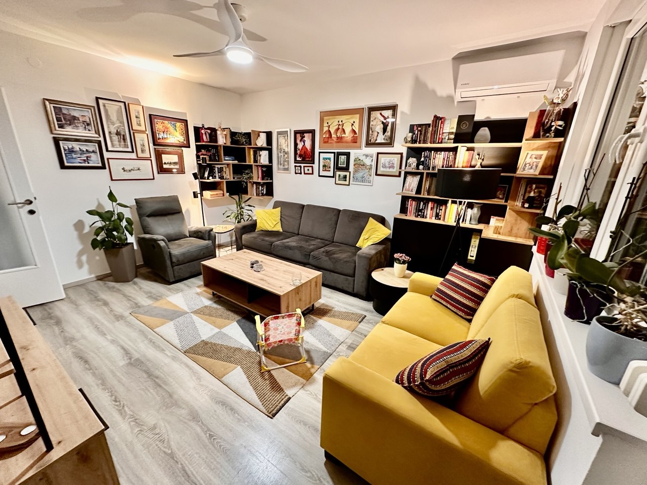 Renoviran trosoban stan na prodaju Starčevica 60 m², namješten