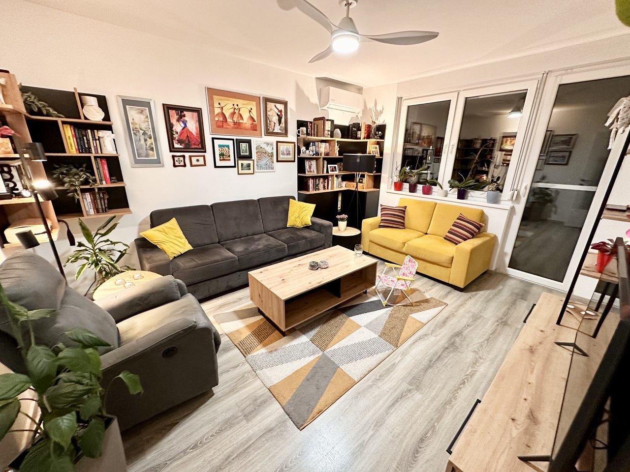 Renoviran trosoban stan na prodaju Starčevica 60 m², namješten