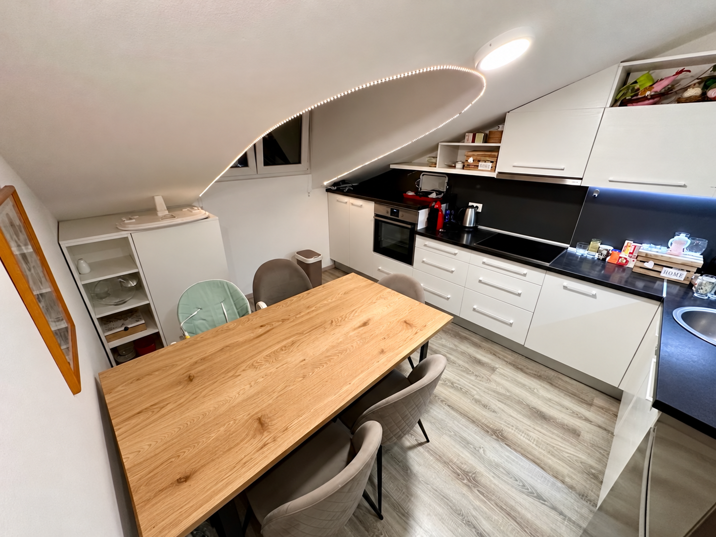 Renoviran trosoban stan na prodaju Starčevica 60 m², namješten