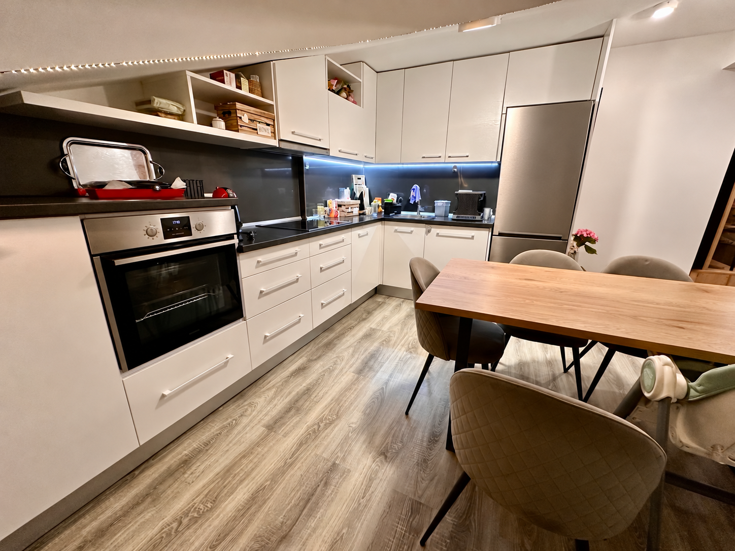 Renoviran trosoban stan na prodaju Starčevica 60 m², namješten