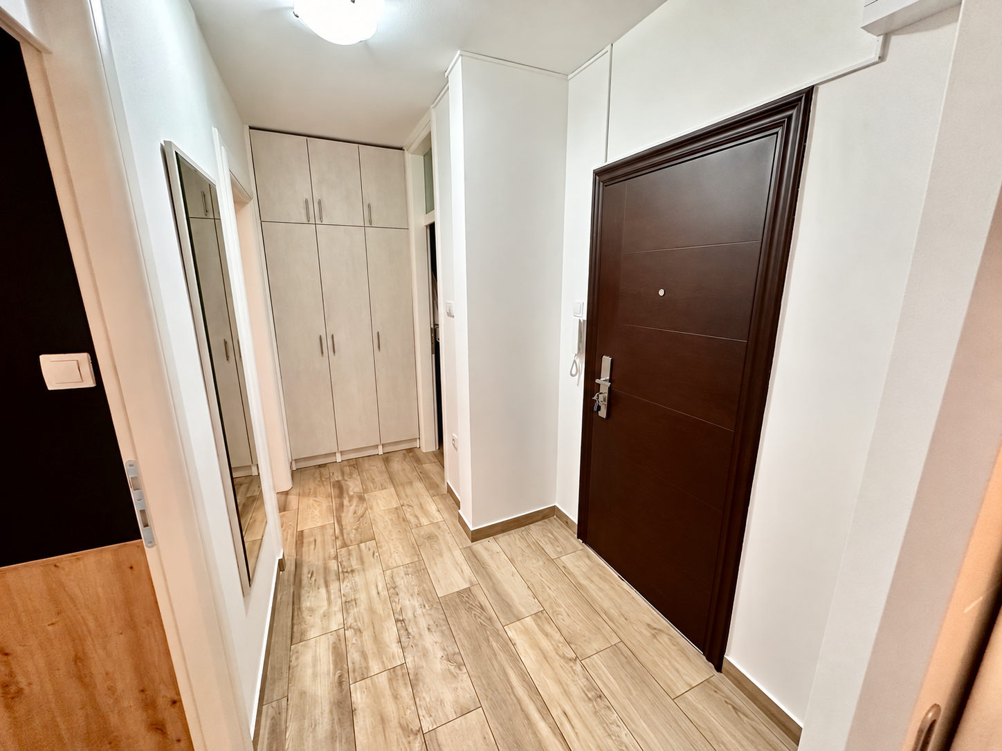 Renoviran trosoban stan na prodaju Starčevica 60 m², namješten