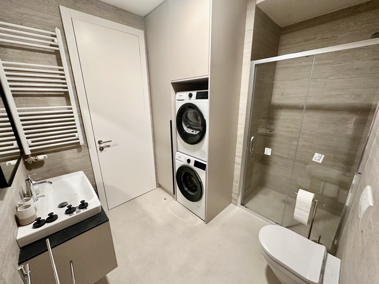 Luksuzan četvorosoban stan za izdavanje 140 m² Bijeli Dvor, Banja Luka