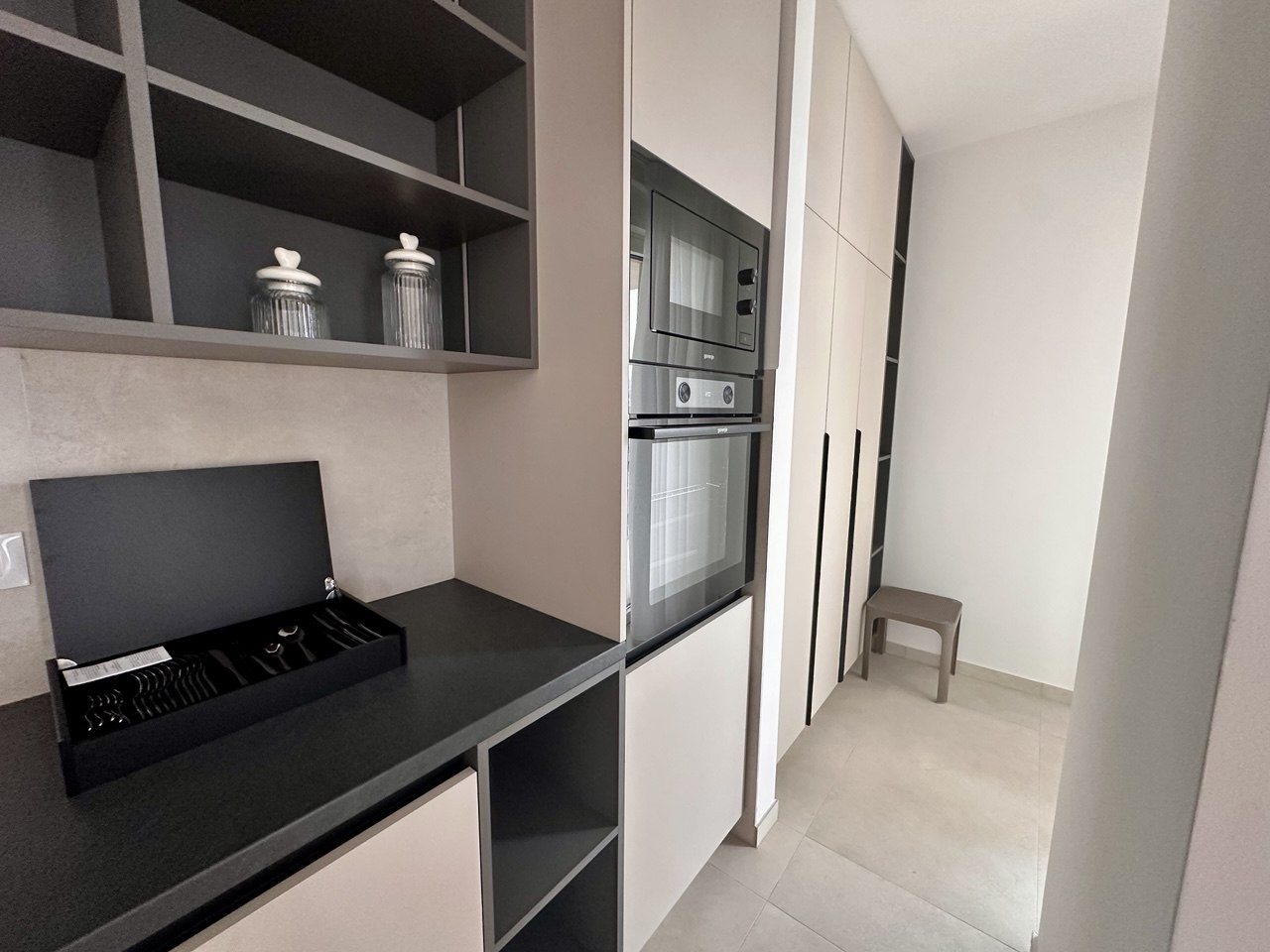 Četvorosoban stan za izdavanje s pogledom na grad 140 m² Bijeli Dvor Banja Luka