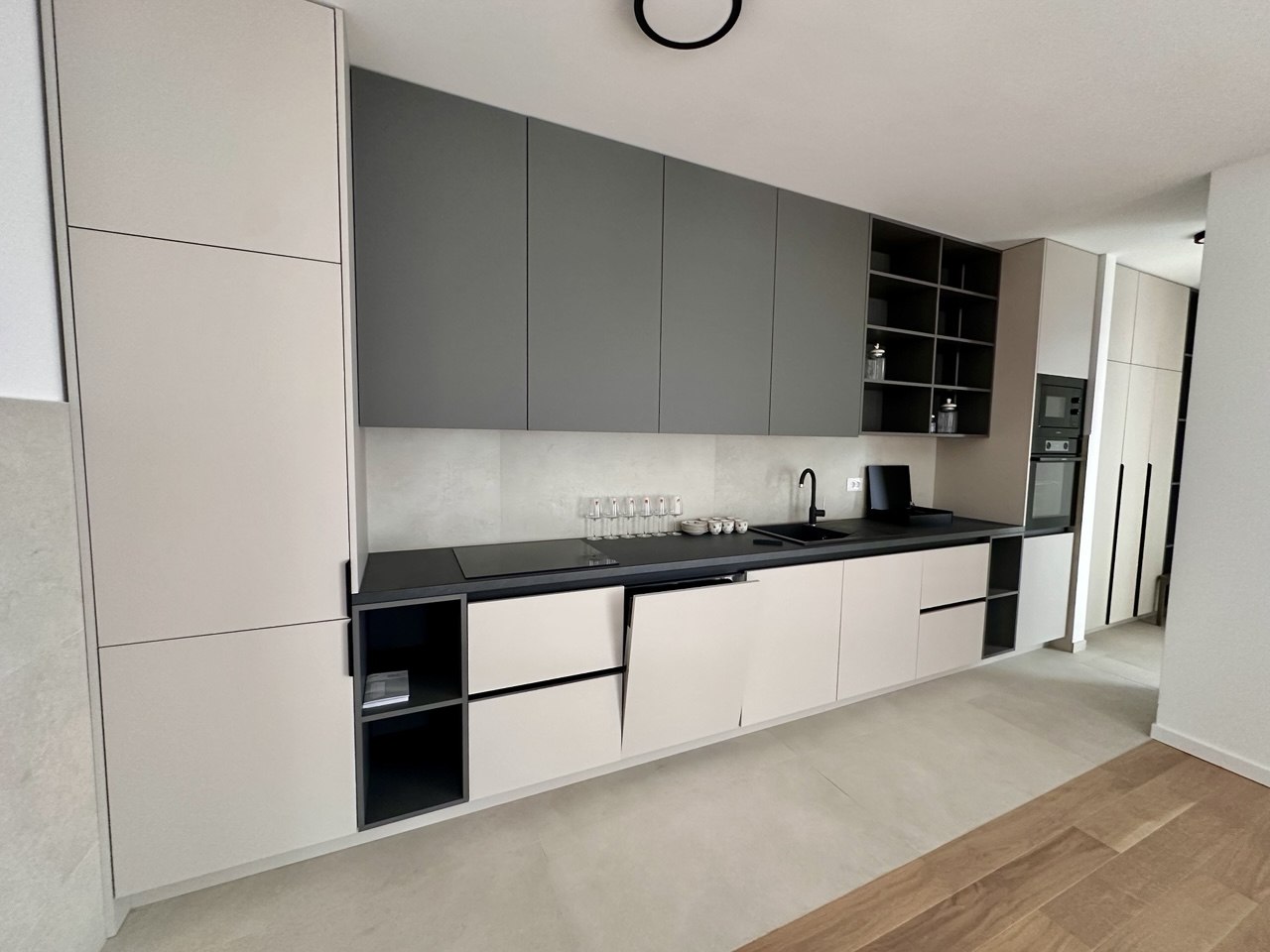 Četvorosoban stan za izdavanje s pogledom na grad 140 m² Bijeli Dvor Banja Luka