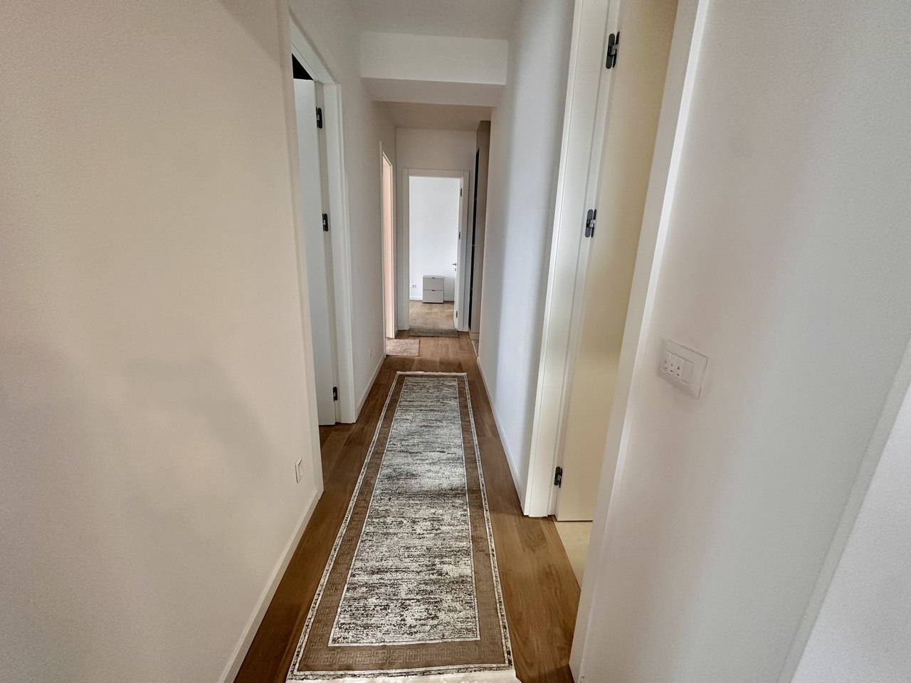 Četvorosoban stan za izdavanje s pogledom na grad 140 m² Bijeli Dvor Banja Luka
