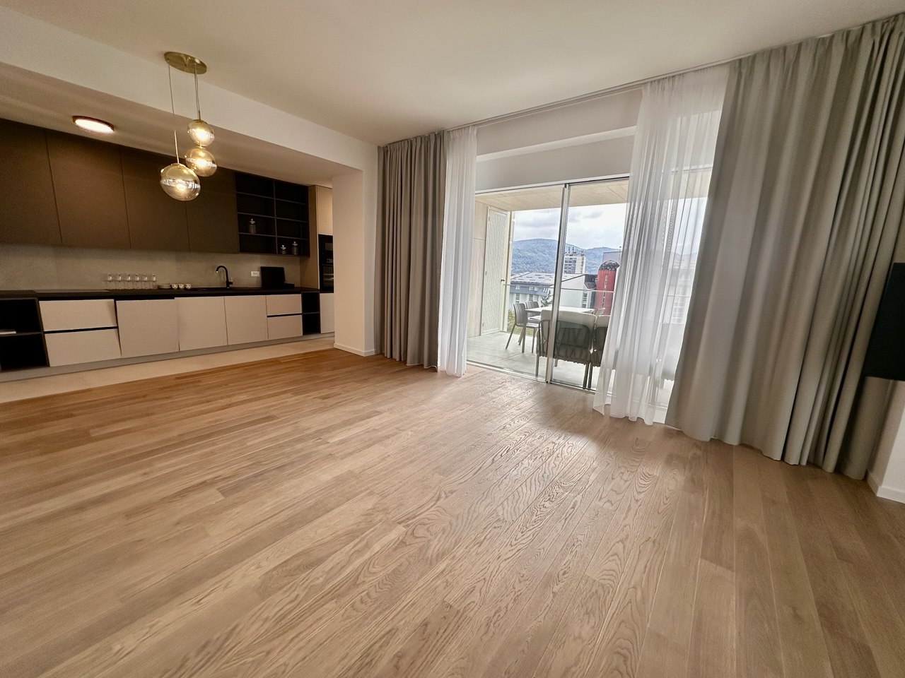 Četvorosoban stan za izdavanje s pogledom na grad 140 m² Bijeli Dvor Banja Luka
