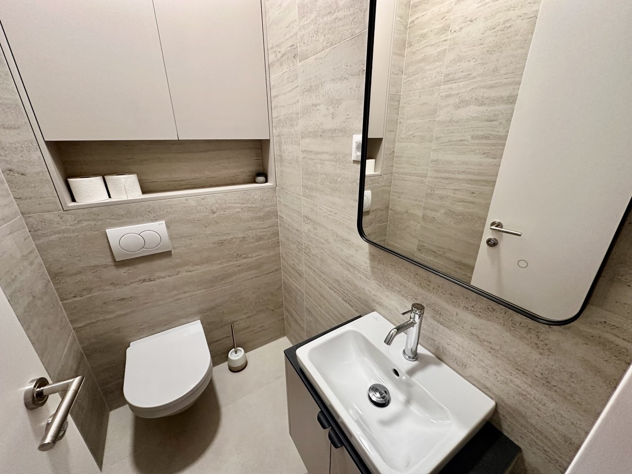 Četvorosoban stan za izdavanje s pogledom na grad 140 m² Bijeli Dvor Banja Luka