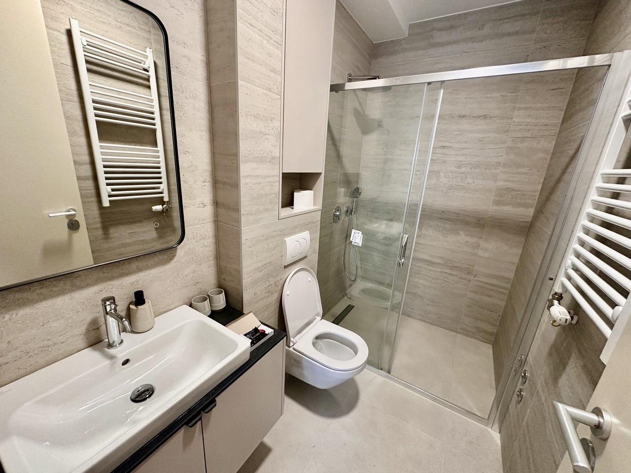 Četvorosoban stan za izdavanje s pogledom na grad 140 m² Bijeli Dvor Banja Luka