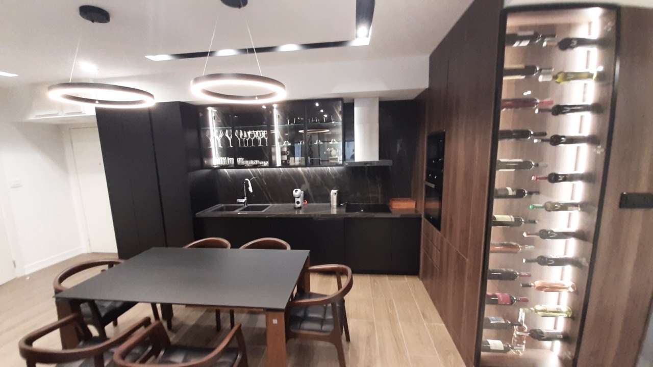 Luksuzan četvorosoban stan u centru grada