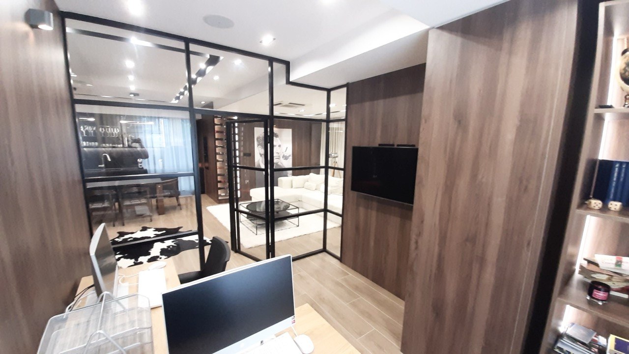 Luksuzan četvorosoban stan u centru grada