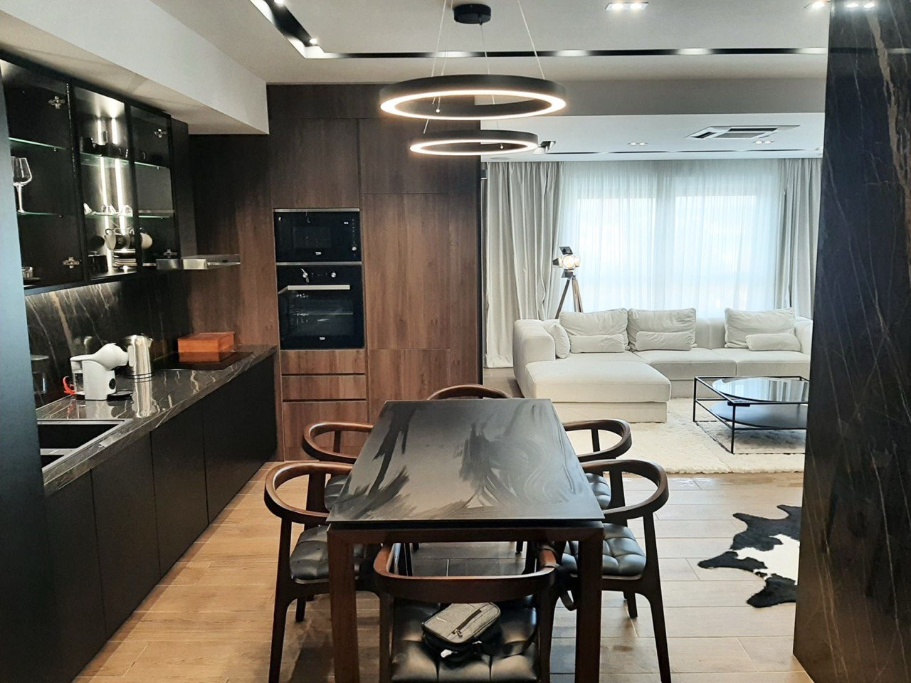 Luksuzan četvorosoban stan u centru grada