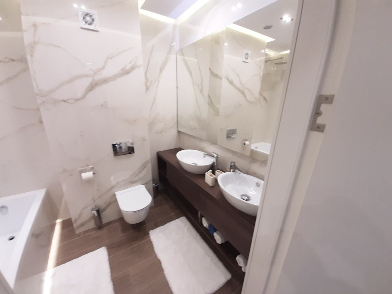 Luksuzan četvorosoban stan u centru grada