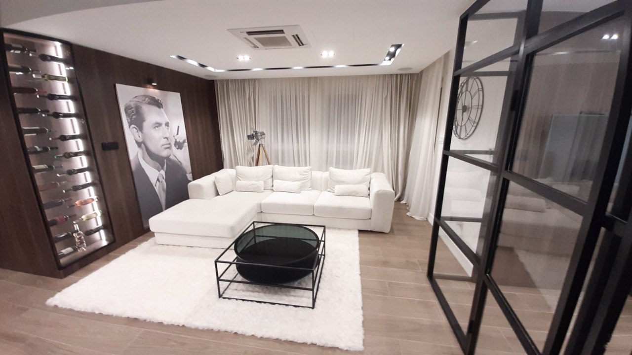 Luksuzan četvorosoban stan u centru grada