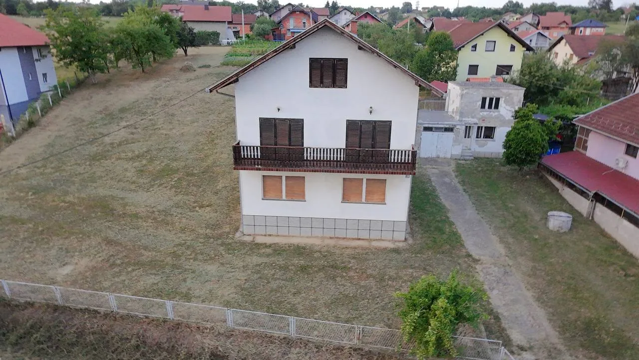 Porodična kuća na velikom placu u naselju Šargovac