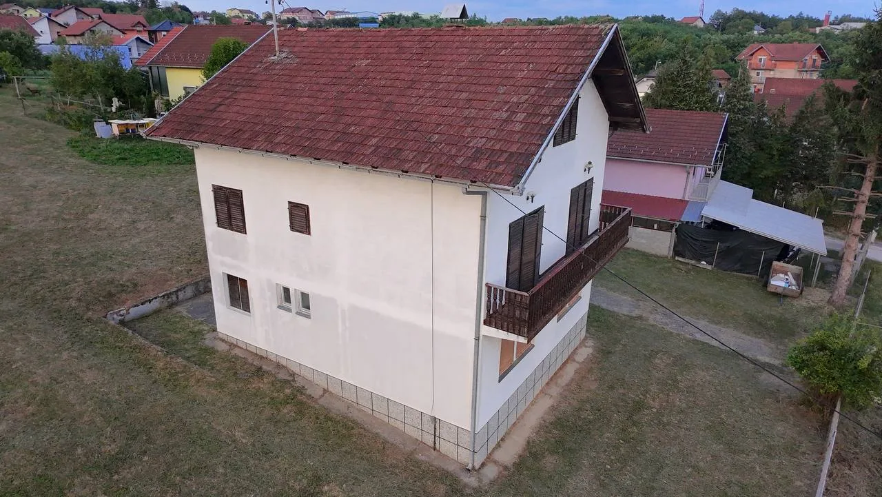 Porodična kuća na velikom placu u naselju Šargovac