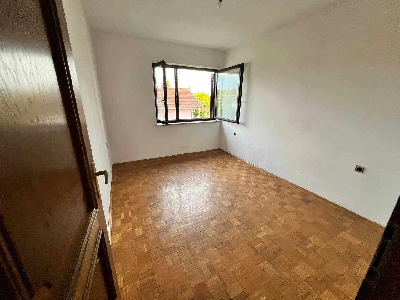 Porodična kuća na velikom placu u naselju Šargovac