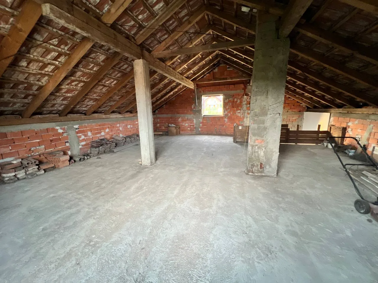 Porodična kuća na velikom placu u naselju Šargovac