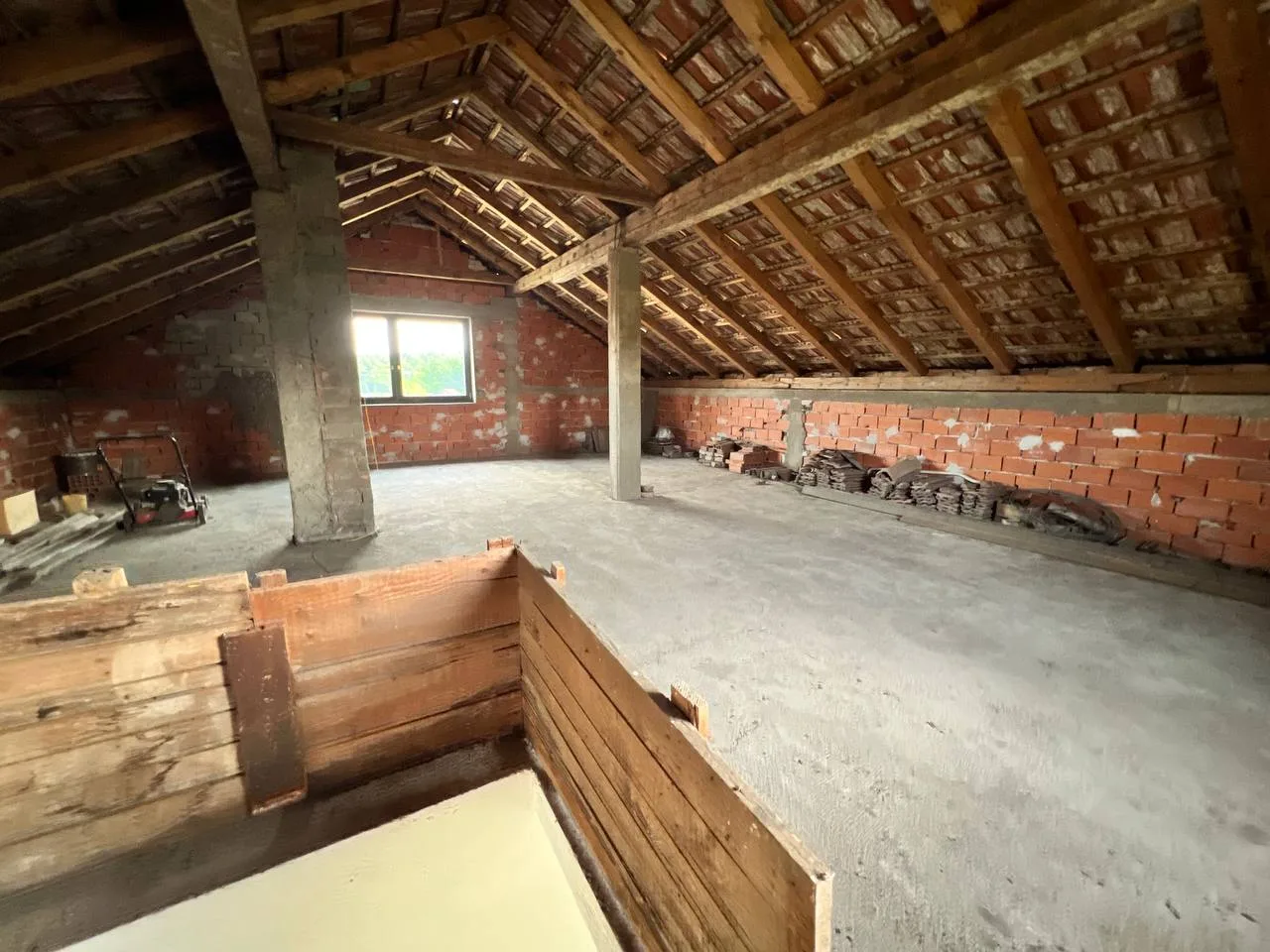 Porodična kuća na velikom placu u naselju Šargovac