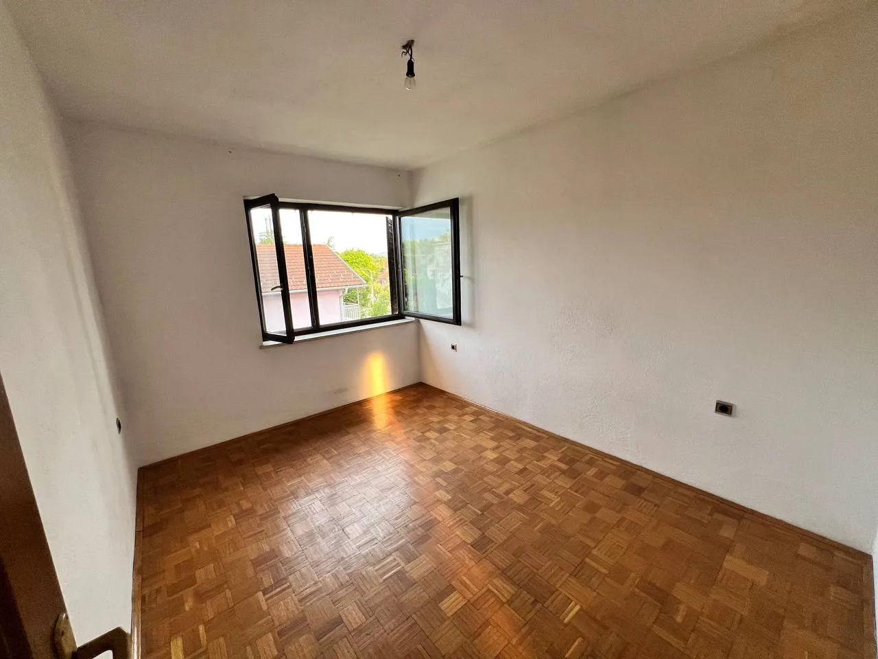 Porodična kuća na velikom placu u naselju Šargovac