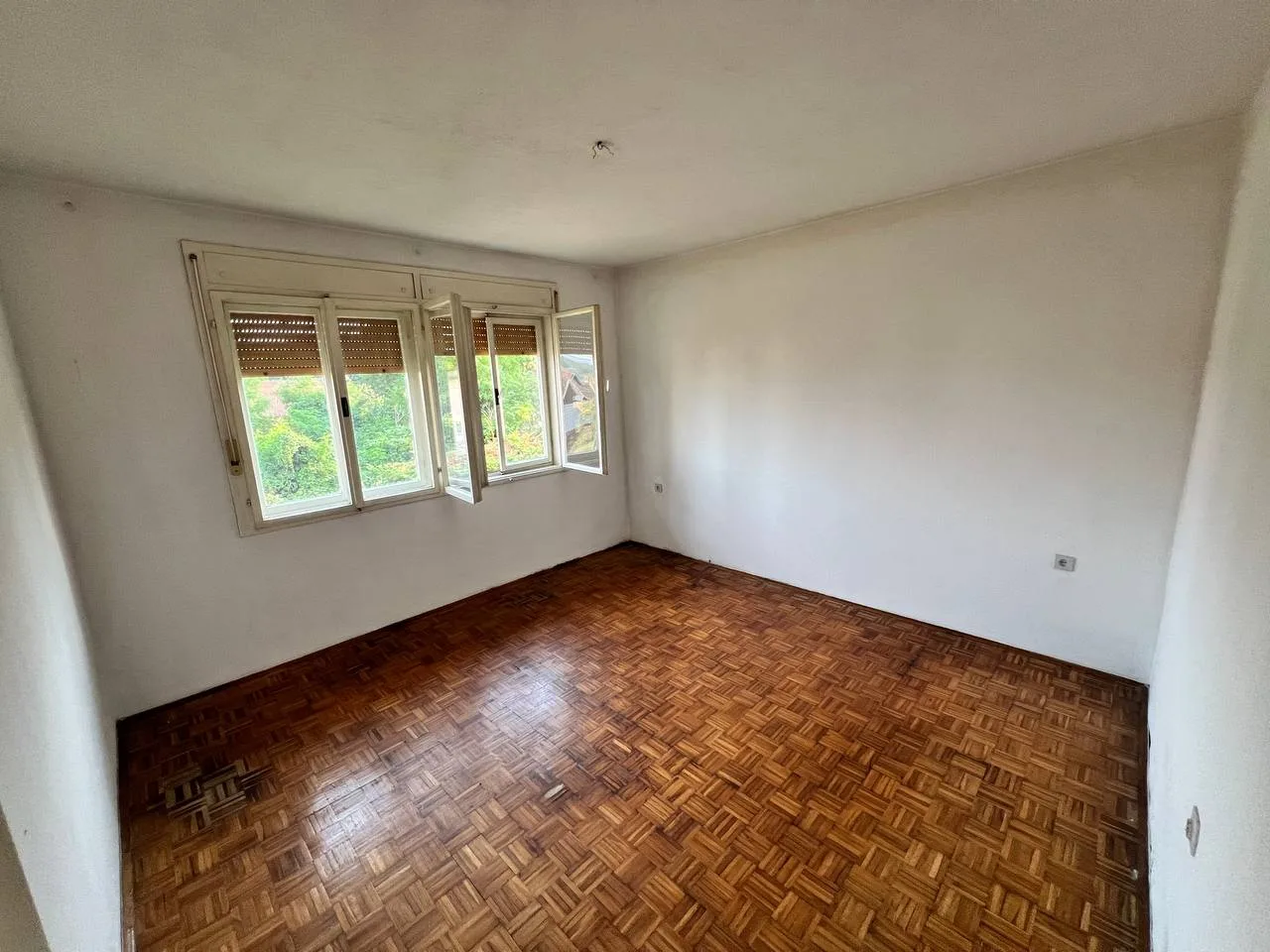 Porodična kuća na velikom placu u naselju Šargovac