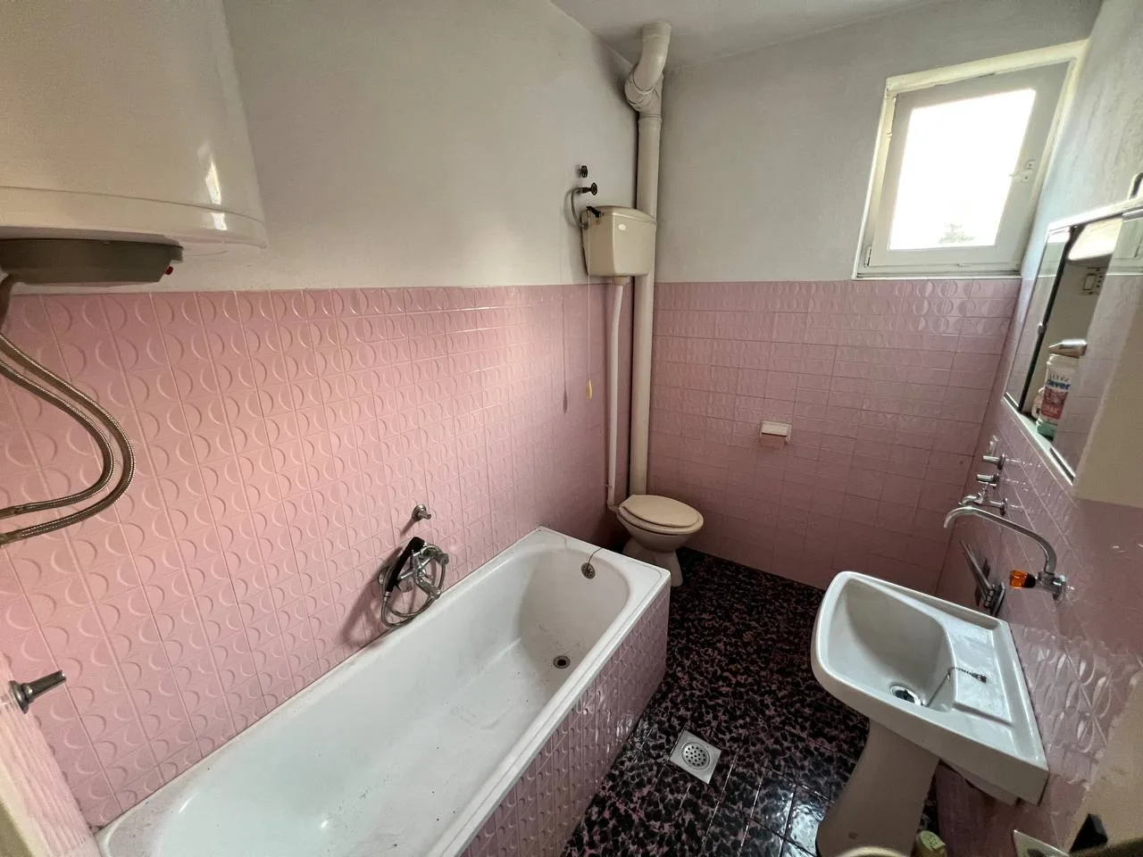 Porodična kuća na velikom placu u naselju Šargovac