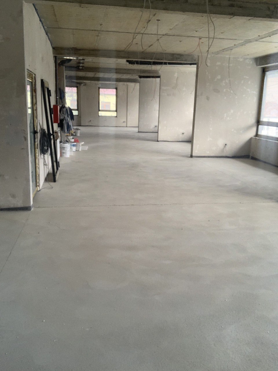 Izdaje se nov poslovni prostor 250m²