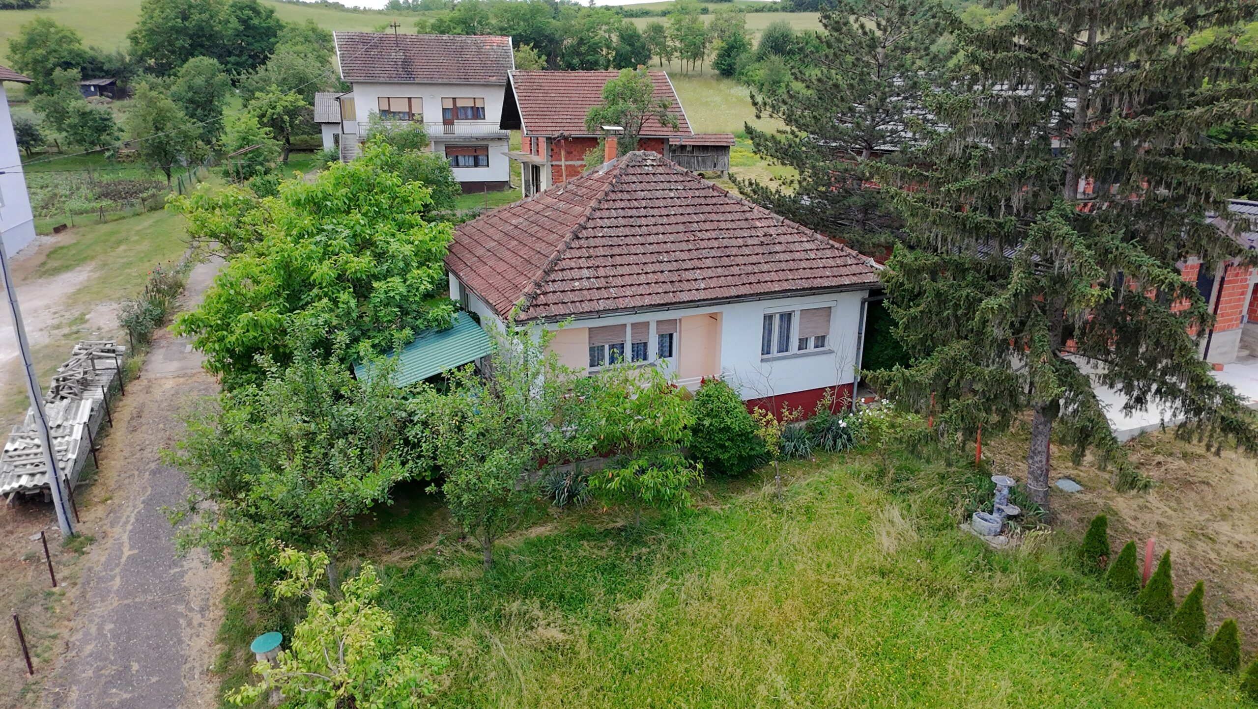 Kuća na prodaju u okolini Banje Luke - idealna za porodicu ili vikendicu Dragočaj