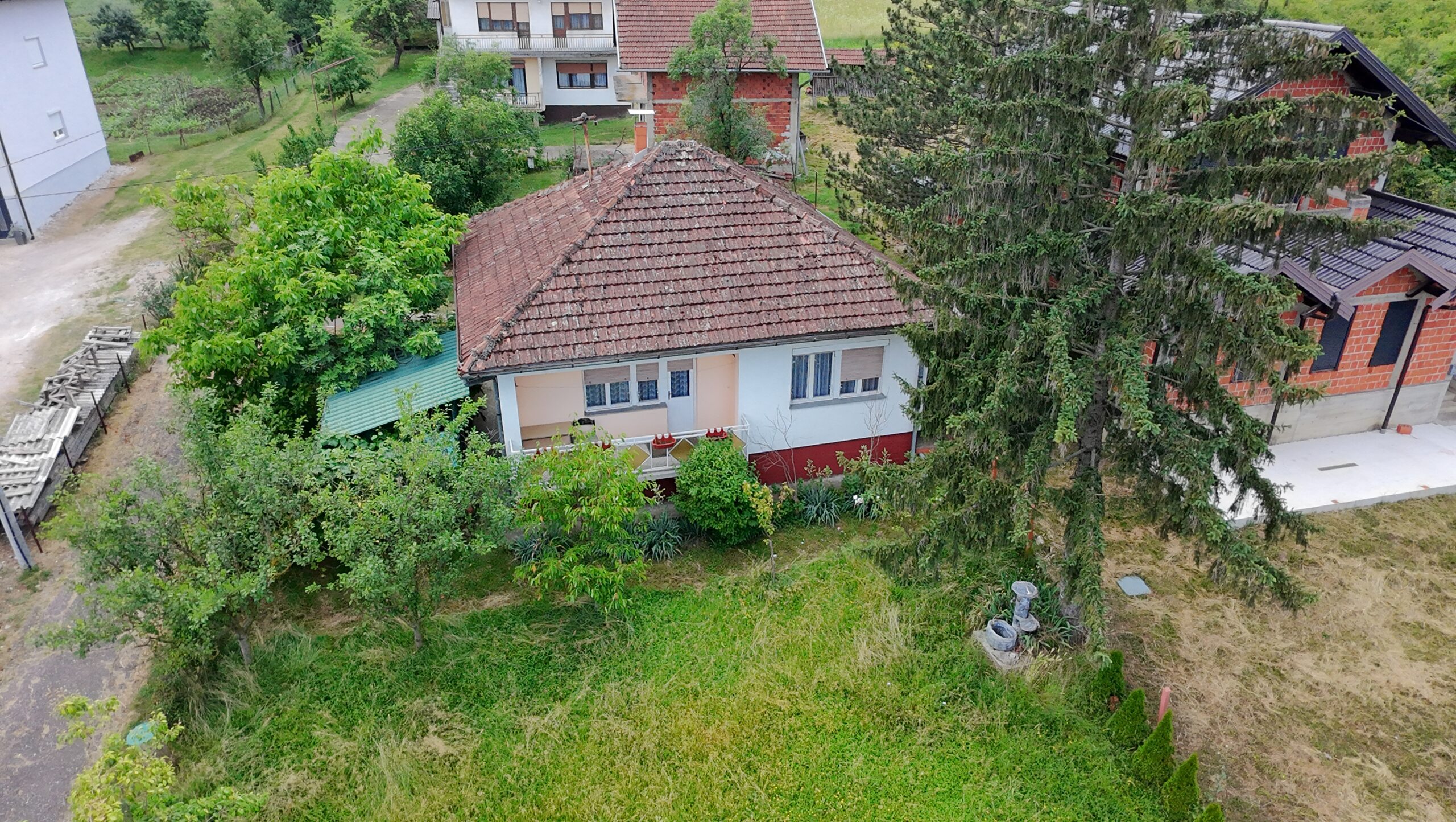 Kuća na prodaju u okolini Banje Luke - idealna za porodicu ili vikendicu Dragočaj