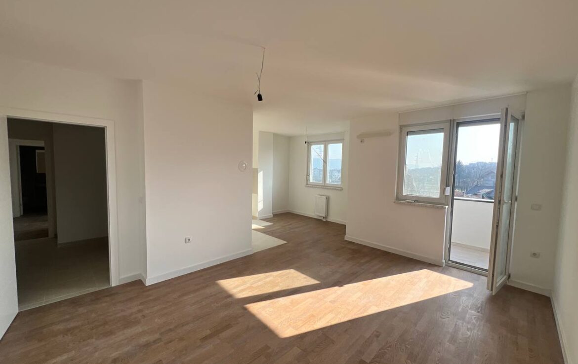 Moderan trosoban stan s pogledom na grad – Nova Starčevica, Banja Luka