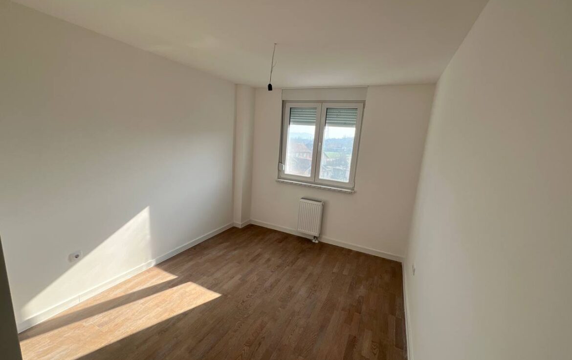 Moderan trosoban stan s pogledom na grad – Nova Starčevica, Banja Luka