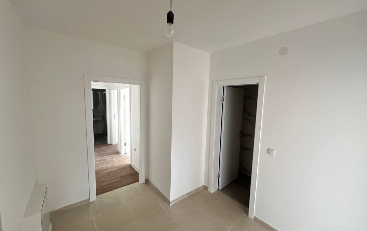 Moderan trosoban stan s pogledom na grad – Nova Starčevica, Banja Luka