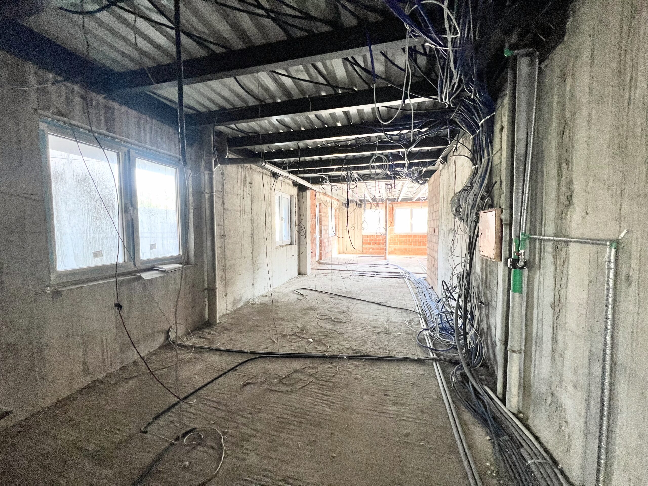 Poslovni Prostor u Centru Banje Luke – Višenamjenska Nekretnina s 6 Parking Mjesta