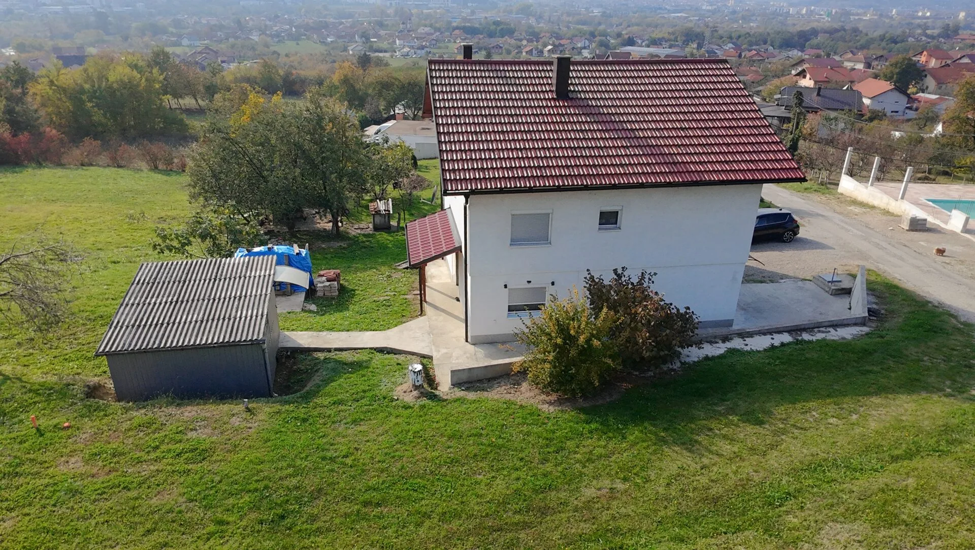 Na prodaju kuca sa dva stana