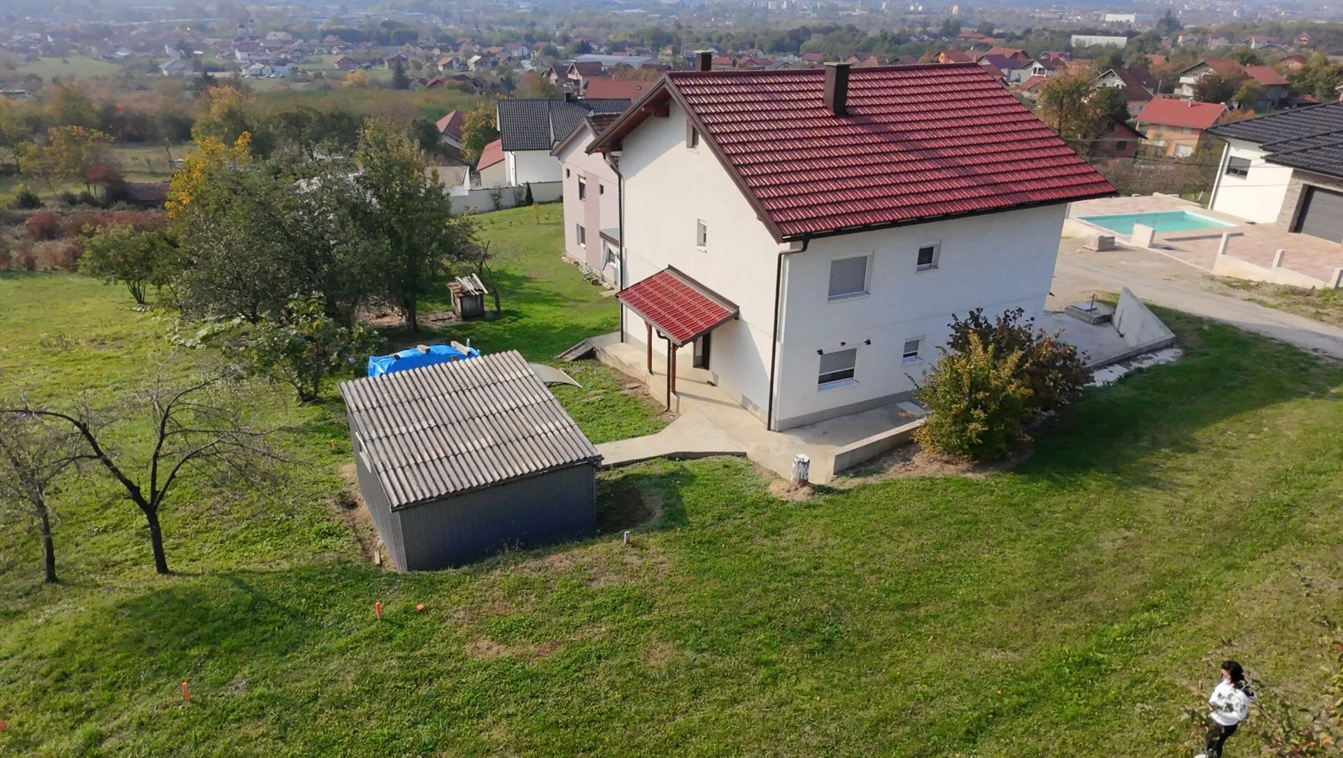 Na prodaju kuca sa dva stana