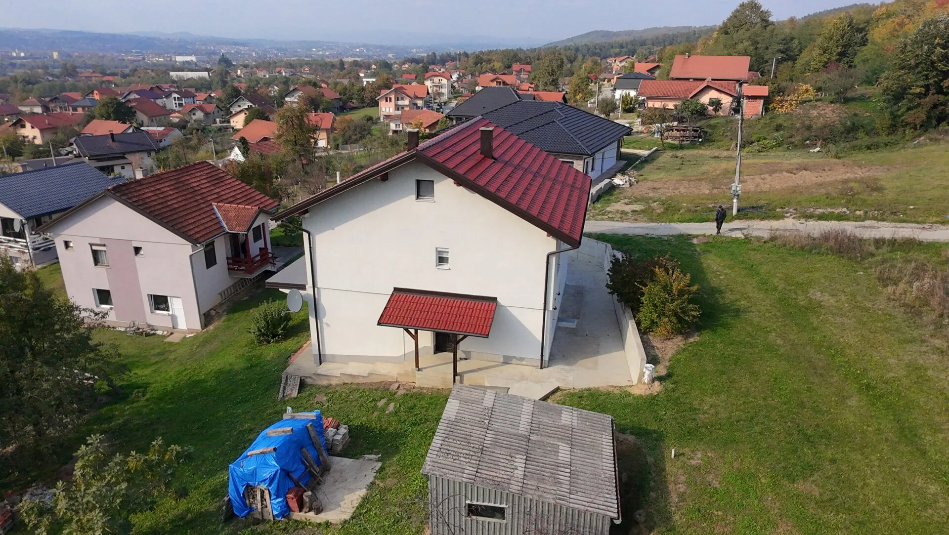 Na prodaju kuca sa dva stana