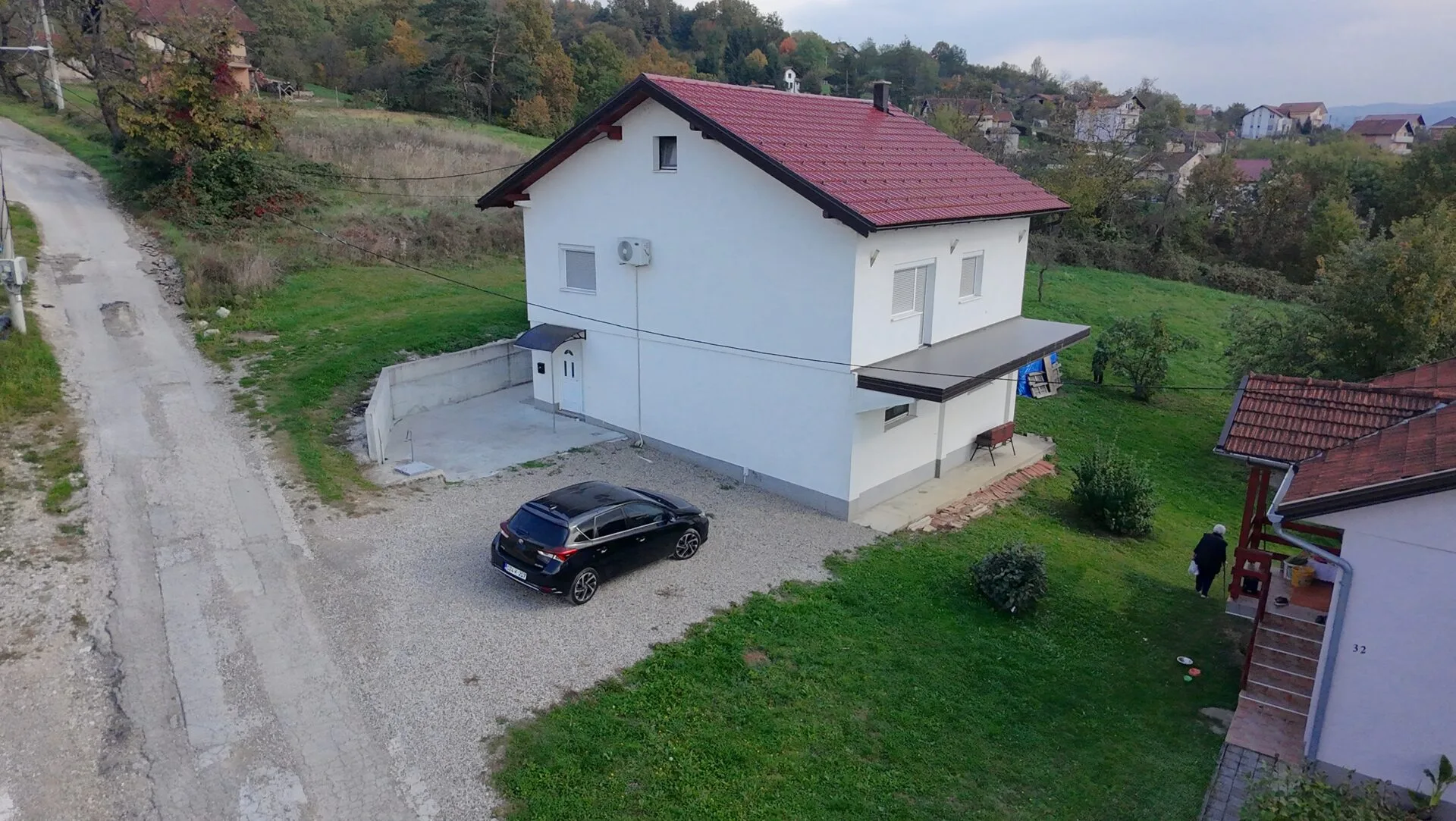 Na prodaju kuca sa dva stana