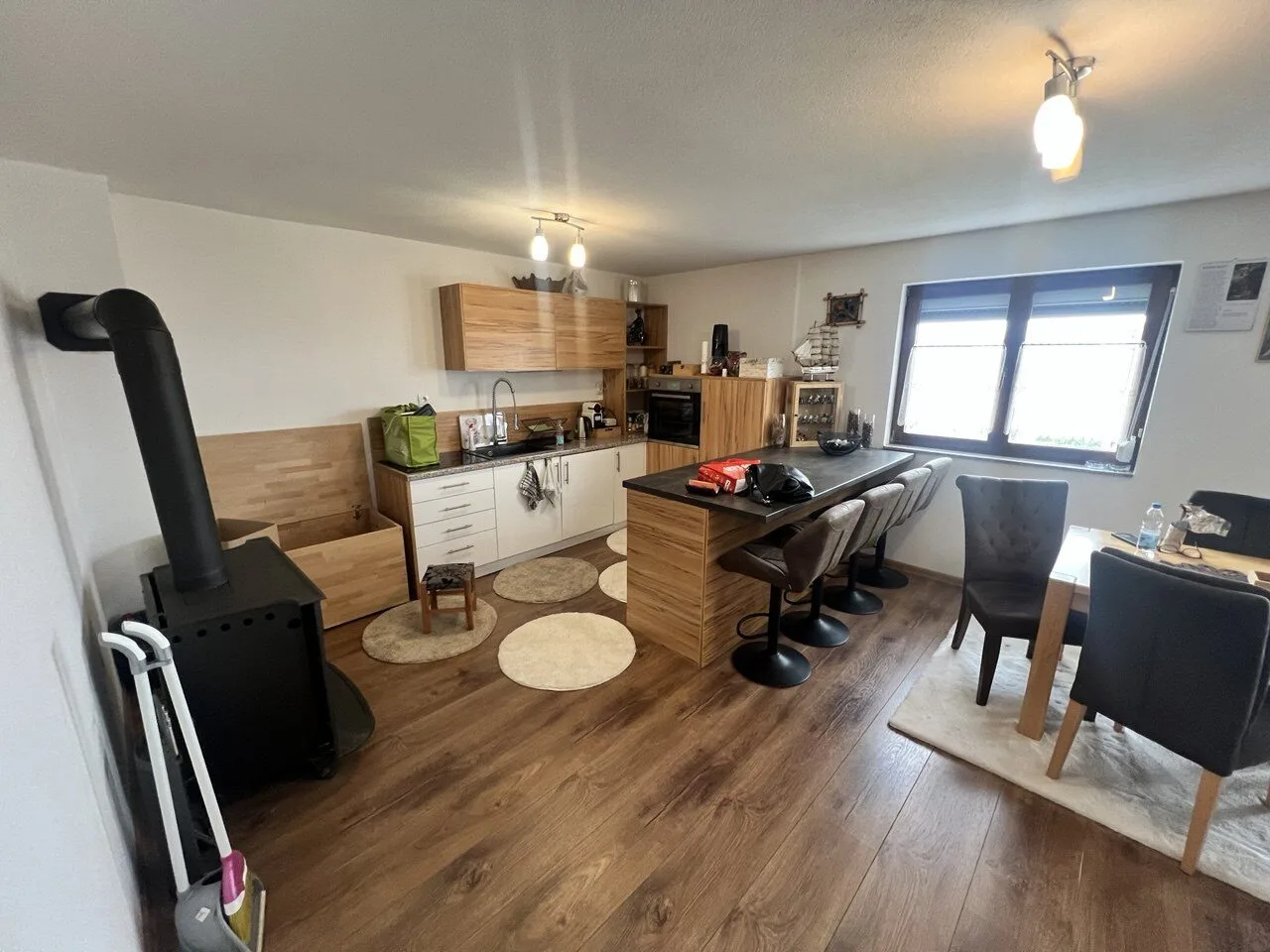 Na prodaju kuca sa dva stana