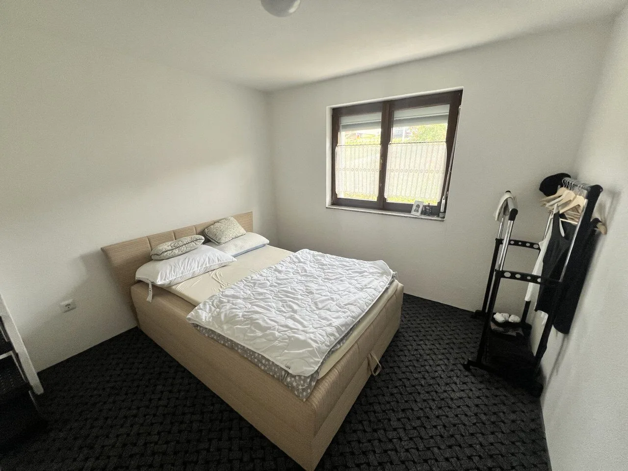 Na prodaju kuca sa dva stana